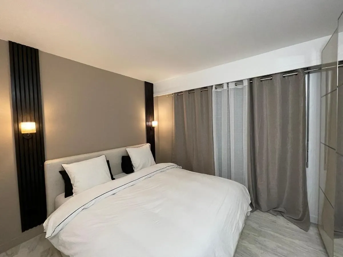 Apartment Appartement Bord De Mer Avec Piscine Saint-Laurent-du-Var