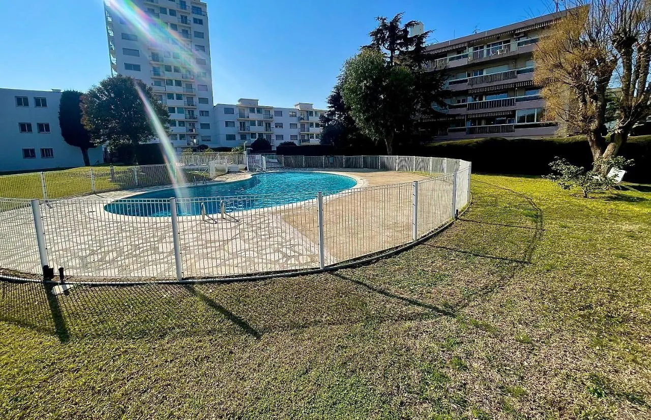 Apartment Appartement Bord De Mer Avec Piscine Saint-Laurent-du-Var