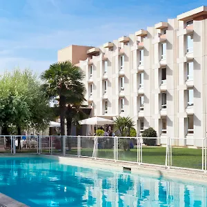 Novotel Aeroport Cap 3000 סאן-לורן-דו-ואר
